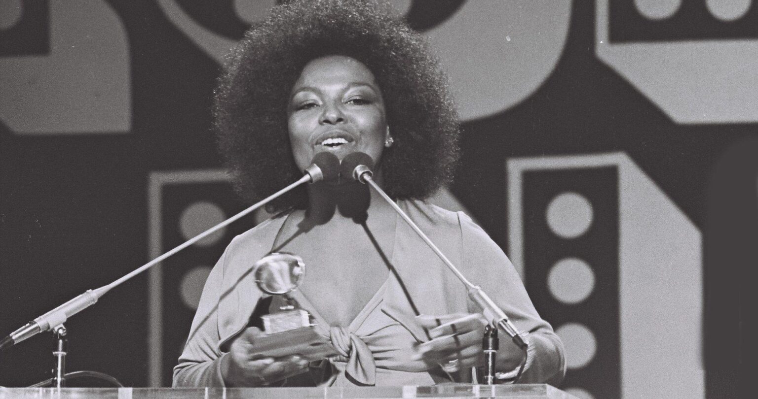 Entertainment Report: Grammy winner Roberta Flack remembered at Washington, DC venue – VOA Africa