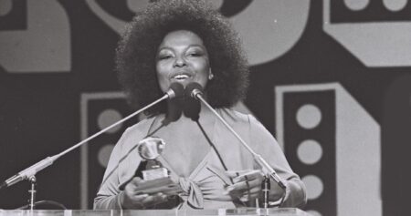 Entertainment Report: Grammy winner Roberta Flack remembered at Washington, DC venue – VOA Africa