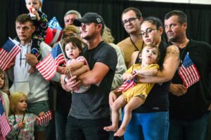 White South Africans arrive in US under Trump refugee plan – BBC