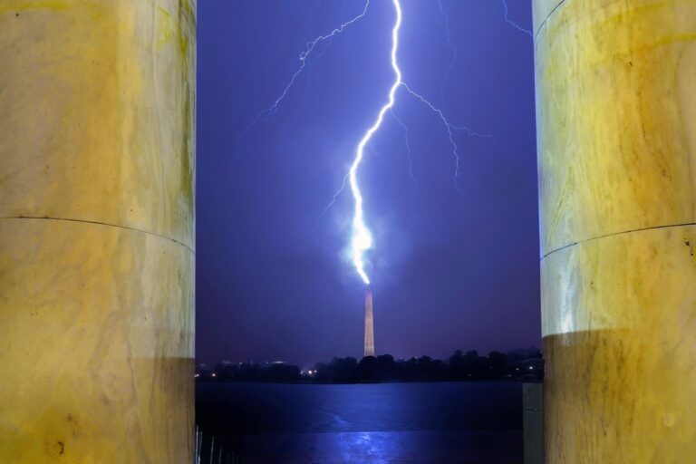 Did lightning strike the Washington Monument, US Capitol on New Year’s Eve? – MassLive