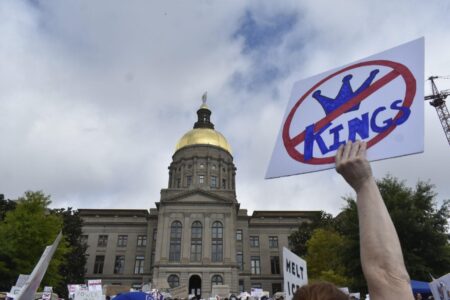 Protesters gather across the U.S. at nationwide anti-Trump ‘No Kings’ rallies – PBS