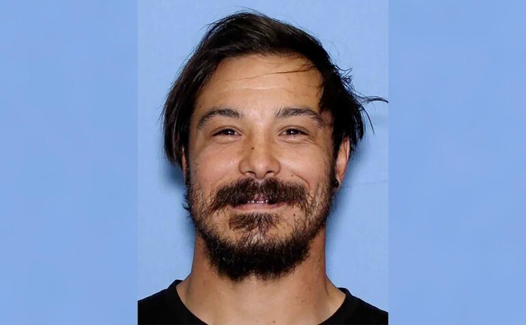 Travis Decker: Police search for man accused of killing his 3 daughters – BBC