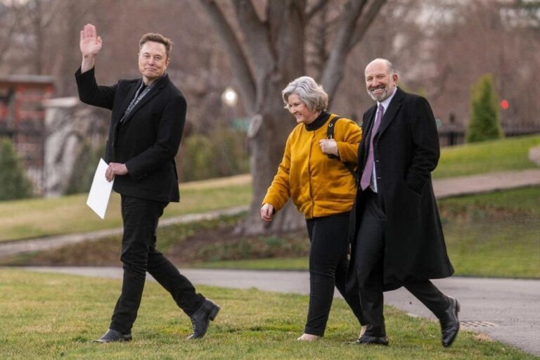 A Subdued Musk Backs Away From Washington, but His Project Remains – The New York Times
