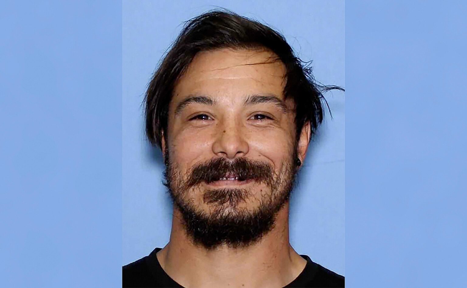 Authorities in Travis Decker manhunt release images of how wanted Washington man may have altered appearance – CBS News