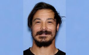 Authorities in Travis Decker manhunt release images of how wanted Washington man may have altered appearance – CBS News