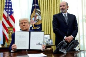 As Trump slashed weather agency, his appointees have ties to companies that stand to benefit from privatizing forecasts – PBS