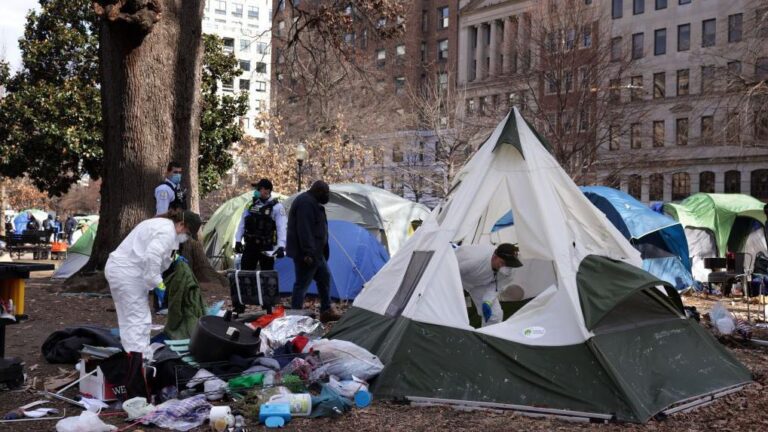 Trump orders homeless people he passed en route to golf course to leave Washington DC – The Guardian