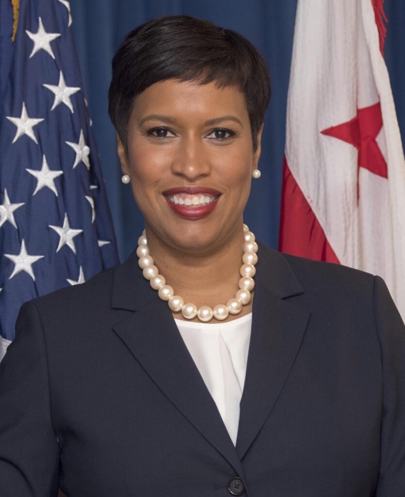 Washington DC mayor signs order to continue cooperation with federal police – The Guardian