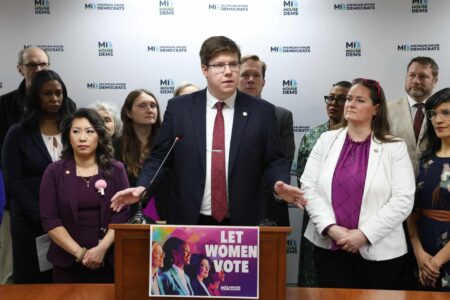 Democrats introduce joint resolution to end Trump’s ‘lawless’ DC takeover – The Guardian