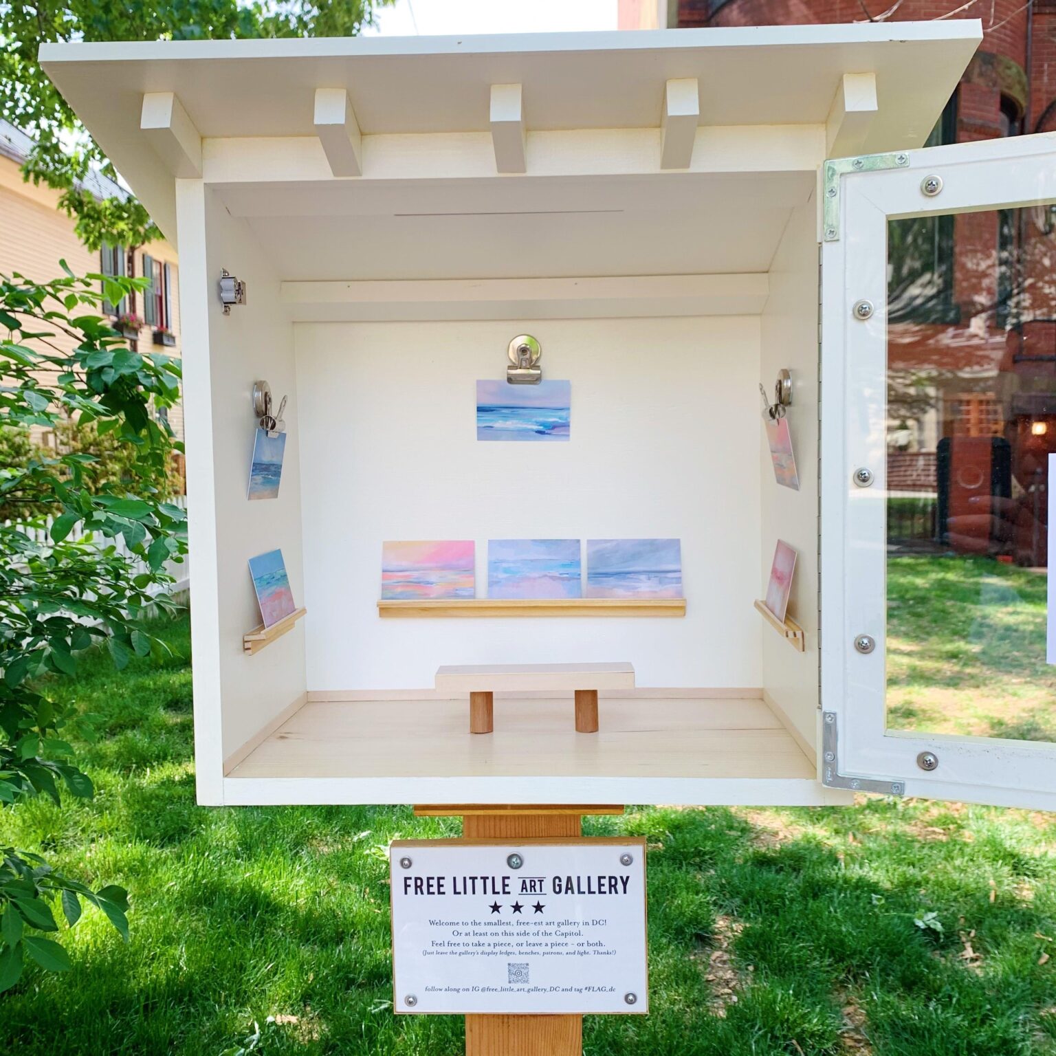 Tiny Art Galleries Are Popping Up Everywhere, Spreading Their Bite-Size Charm Nationwide Free Little Art Galleries are popping up everywhere, spreading their bite-size charm nationwide – The Washington Post