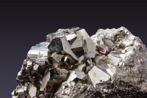 Minerals at the Negotiating Table: Resource Politics and Peace in Eastern DRC – PRIF Blog